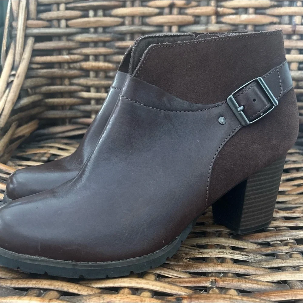 Clarks Women's Mission Parker Boot Size 8W Block Heel Brown Leather Suede Boho